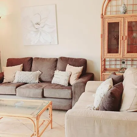 Lover's Paradise: 3br 2 Min From The Quarteira