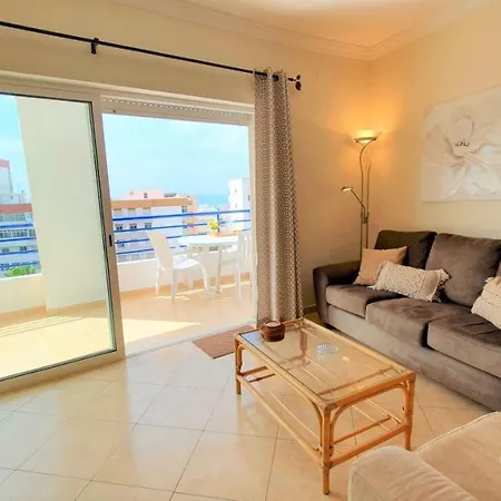 Lover's Paradise: 3br 2 Min From The Apartment