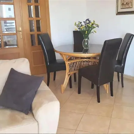 Lover's Paradise: 3br 2 Min From The