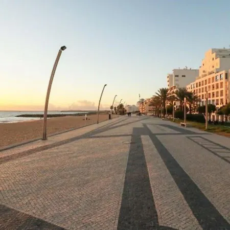 Apartment Lover's Paradise: 3br 2 Min From The Quarteira