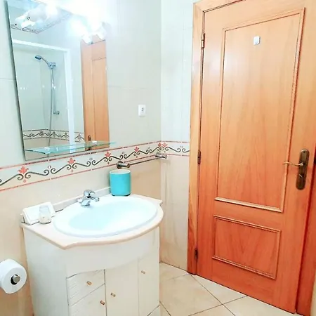 Lover's Paradise: 3br 2 Min From The *