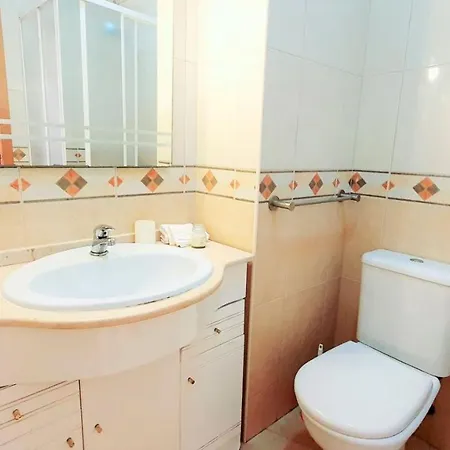 Apartment Lover's Paradise: 3br 2 Min From The