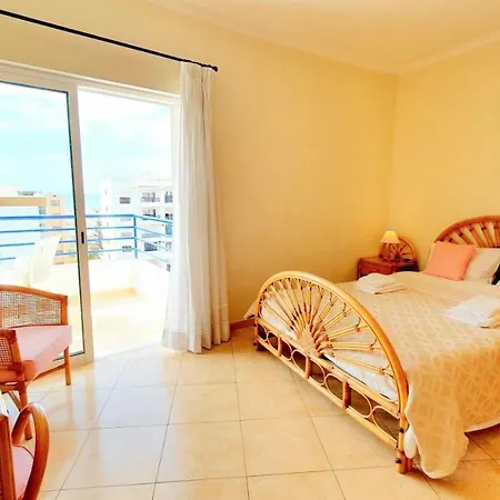 Lover's Paradise: 3br 2 Min From The *