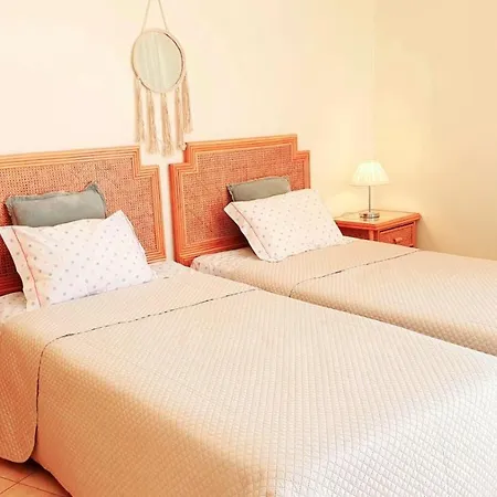 Apartment Lover's Paradise: 3br 2 Min From The Quarteira