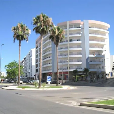 Lover's Paradise: 3br 2 Min From The