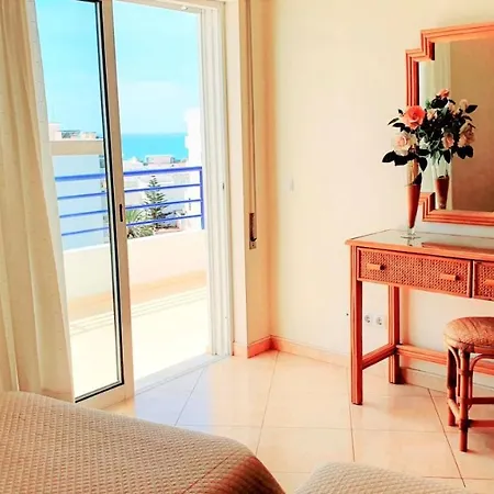 Lover's Paradise: 3br 2 Min From The Appartement Quarteira