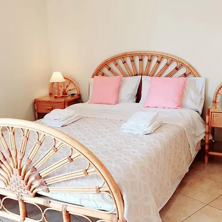 Lover's Paradise: 3br 2 Min From The Apartment