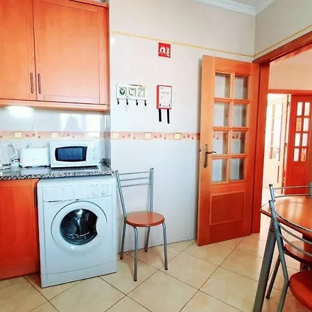 Lover's Paradise: 3br 2 Min From The Apartment *