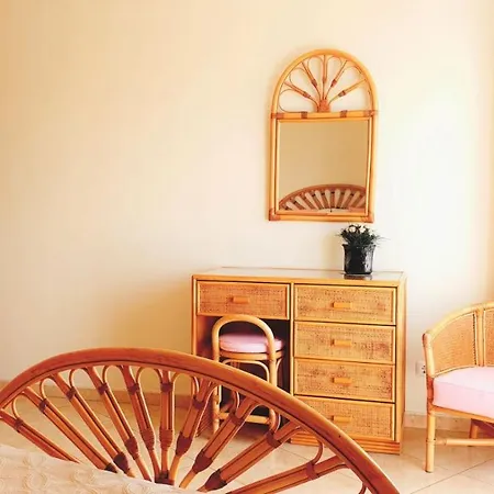 Lover's Paradise: 3br 2 Min From The