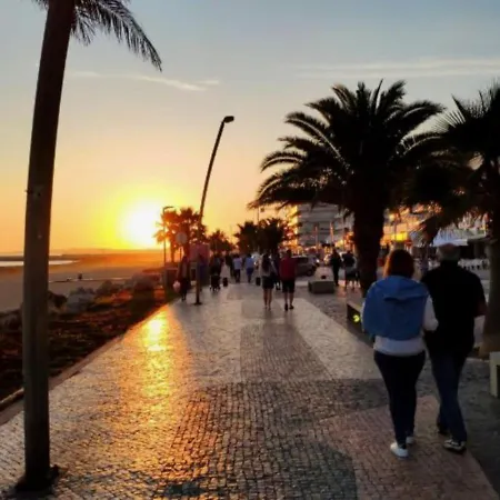 Lover's Paradise: 3br 2 Min From The *