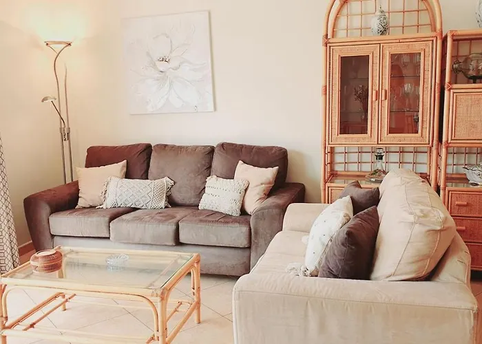 Lover's Paradise: 3br 2 Min From The Quarteira