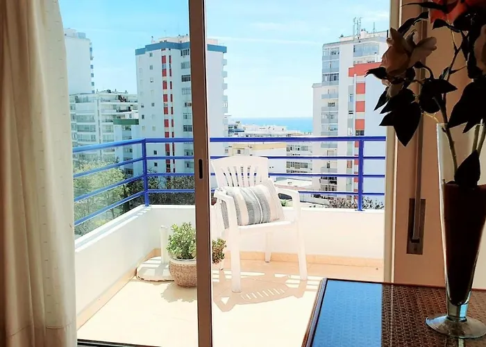 Lover's Paradise: 3br 2 Min From The Quarteira