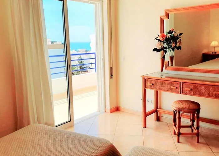 Lover's Paradise: 3br 2 Min From The Apartman Quarteira