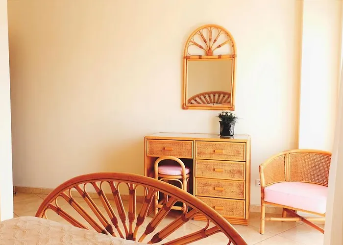 Lover's Paradise: 3br 2 Min From The