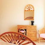 Lover's Paradise: 3br 2 Min From The