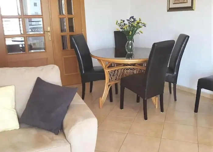 Lover's Paradise: 3br 2 Min From The