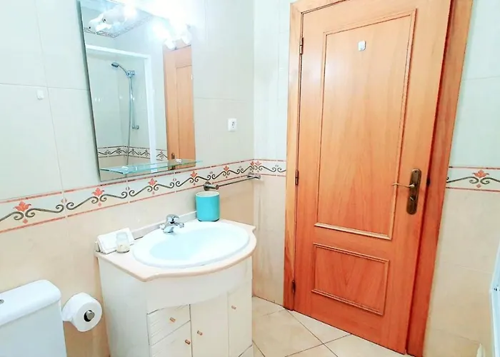 Lover's Paradise: 3br 2 Min From The *