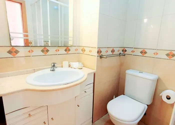 Apartment Lover's Paradise: 3br 2 Min From The