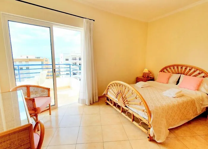 Lover's Paradise: 3br 2 Min From The *