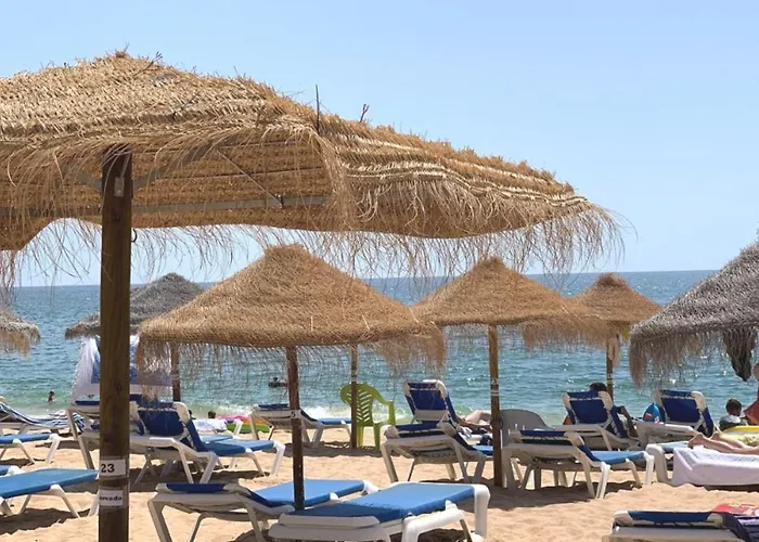 Lover's Paradise: 3br 2 Min From The Quarteira