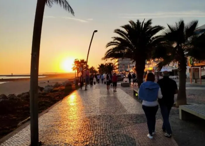 Lover's Paradise: 3br 2 Min From The *