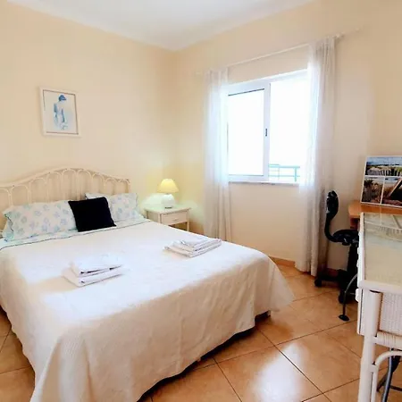 Lover's Paradise: 3br 2 Min From The Quarteira